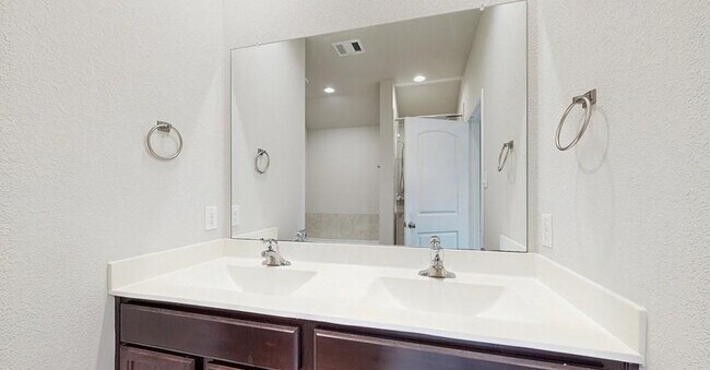 Building Photo - 18277 Eaton Mill Dr