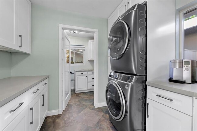 Building Photo - 2316 NE 20th St