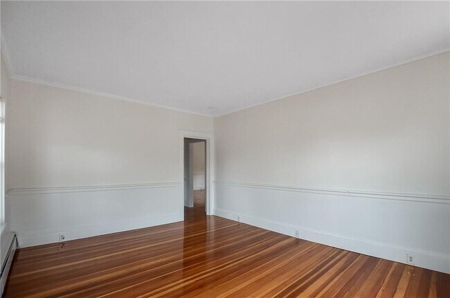 Building Photo - 292 Pleasant St