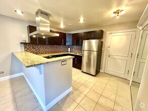 Building Photo - Cozy 1 Bed 1 Bath Condo in Denver Around t...