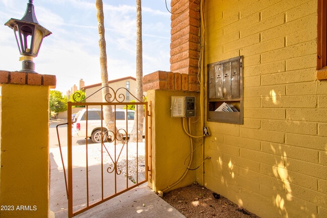 Building Photo - 7850 E Glenrosa Ave