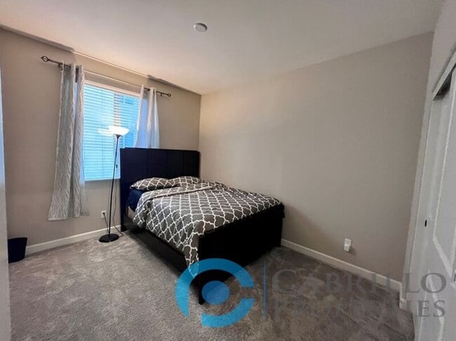 Building Photo - 1840 Mint Ter