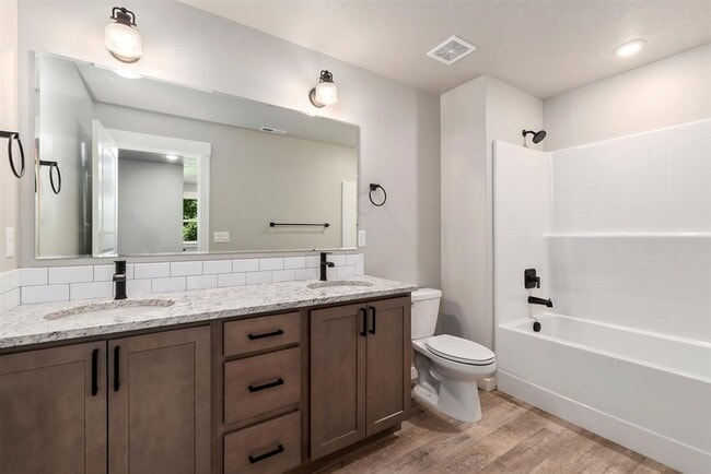 Building Photo - ? MOVE IN SPECIAL! ? $99.00 1st month rent...