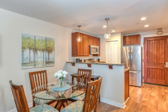 Building Photo - Romantic Getaway 5317