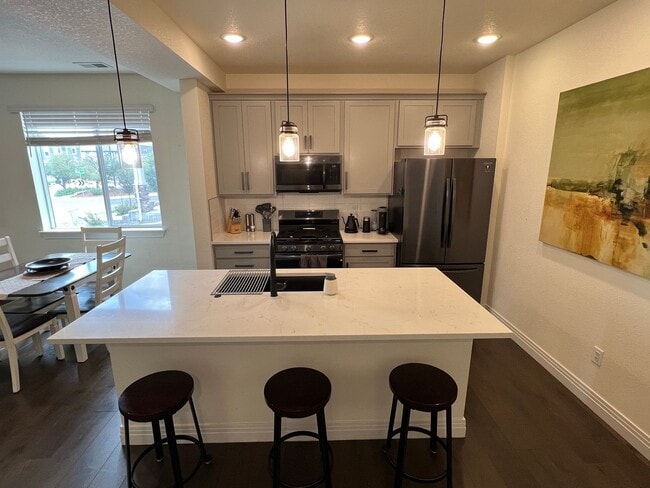 Building Photo - Students Welcome! 2 Story townhome in Registry Ridge---furnished option available