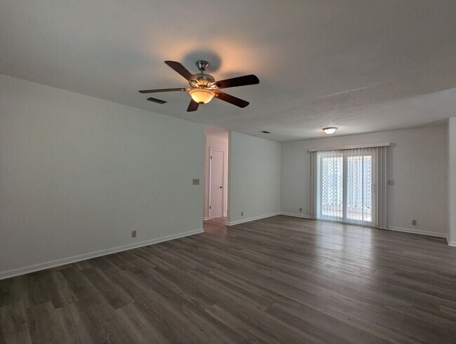 Building Photo - 2 bedroom/ 2 bath in Turkey Creek Forest