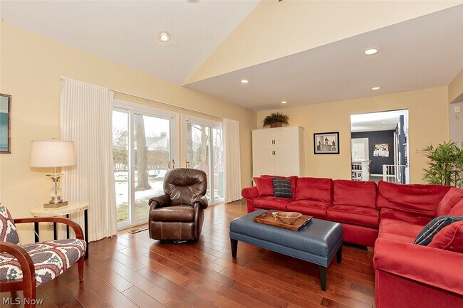 Building Photo - 26055 Hurlingham Rd