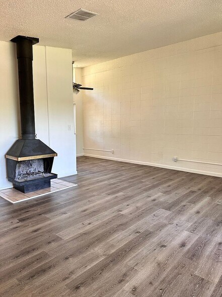 Building Photo - 8124 Plumeria Ave