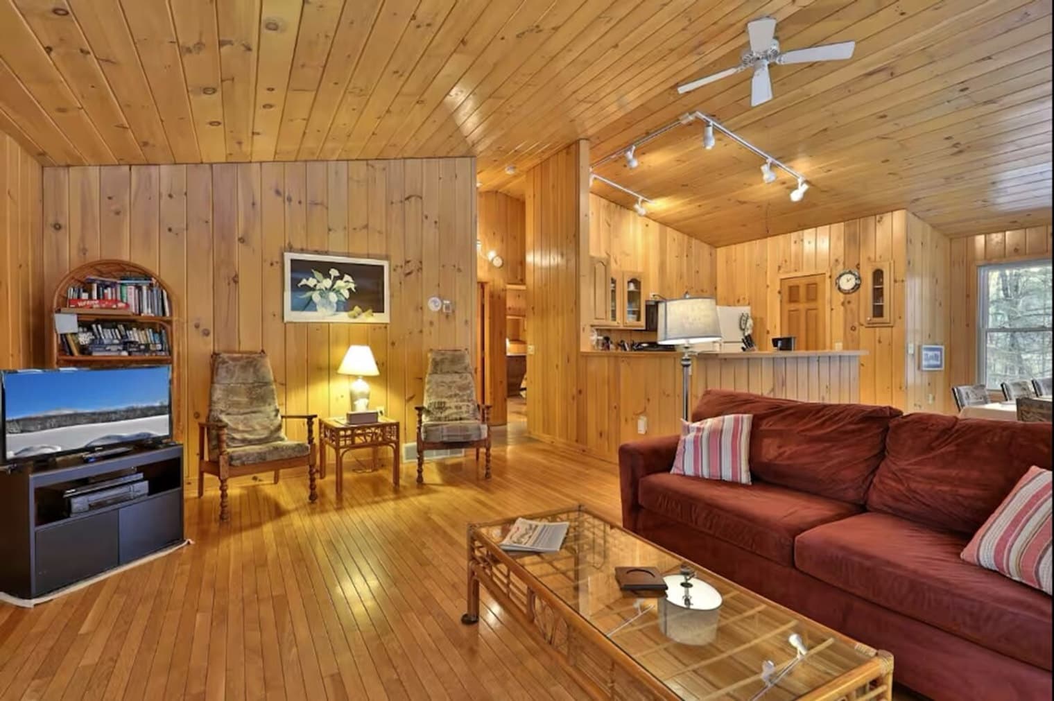 Building Photo - 4155 Lake Shore Dr