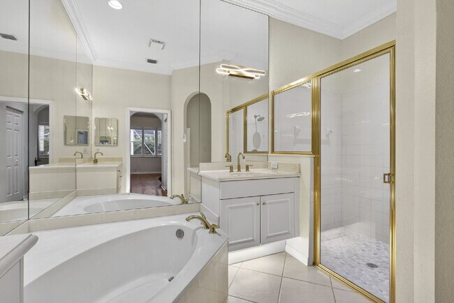 Building Photo - Beautiful & Spacious 3 Bedroom and 2 Bathroom with 2 Car garage and covered patio Home in West Pa...