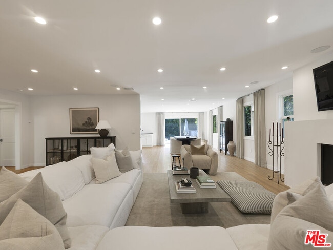 Building Photo - 13506 W Chandler Blvd