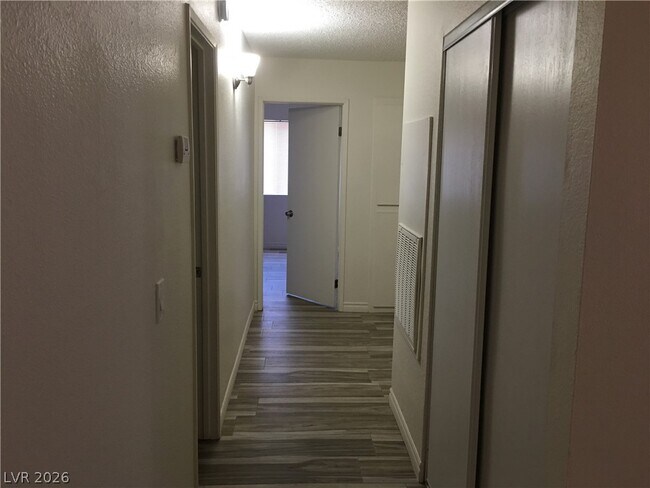 Building Photo - 3151 N Soaring Gulls Dr