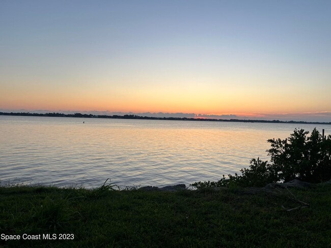 Building Photo - 803 Rockledge Dr