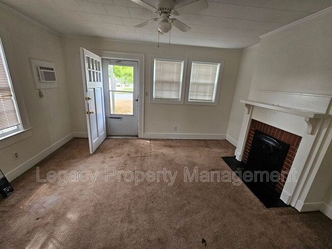 Building Photo - 1338 Rayon St