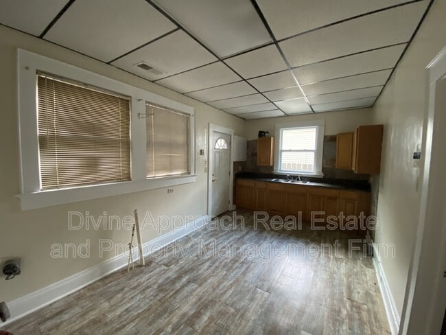 Building Photo - 5001 Farrell Ave