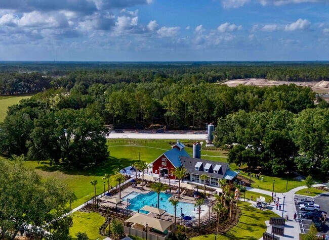 Building Photo - Gorgeous 4/ 2.5 Home in the Beautiful Lake Asbury Area of Clay County! $2,550.00