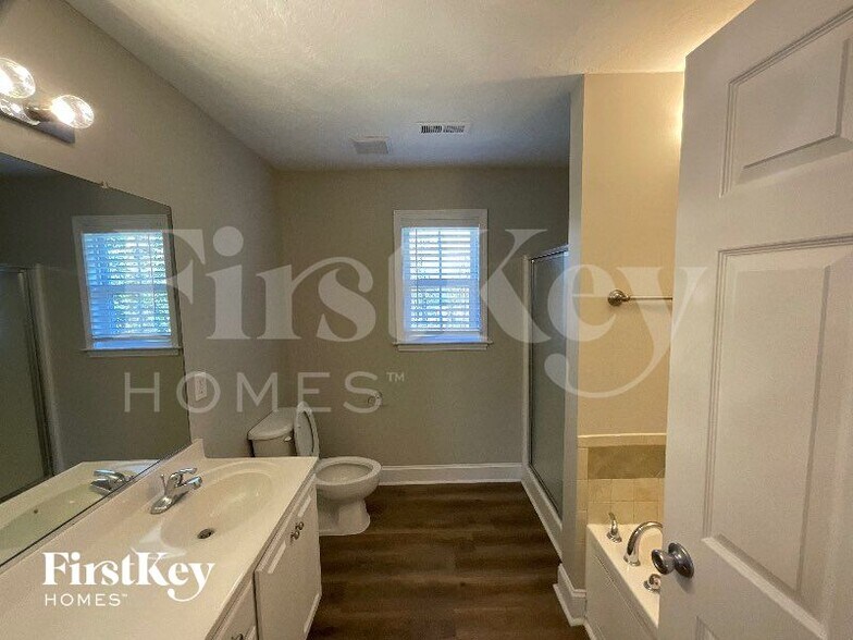 Building Photo - 113 Longwood Dr