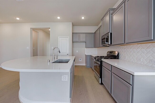 Building Photo - 8727 Arbor Trail Dr