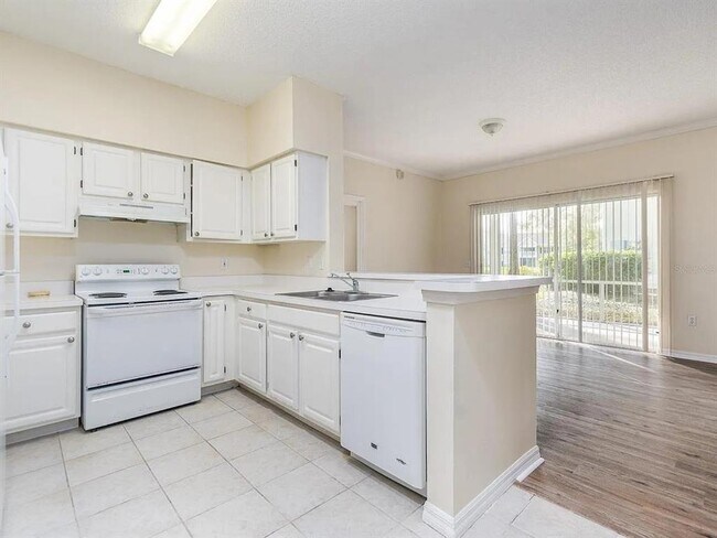 Building Photo - 10000 SW 52nd Ave