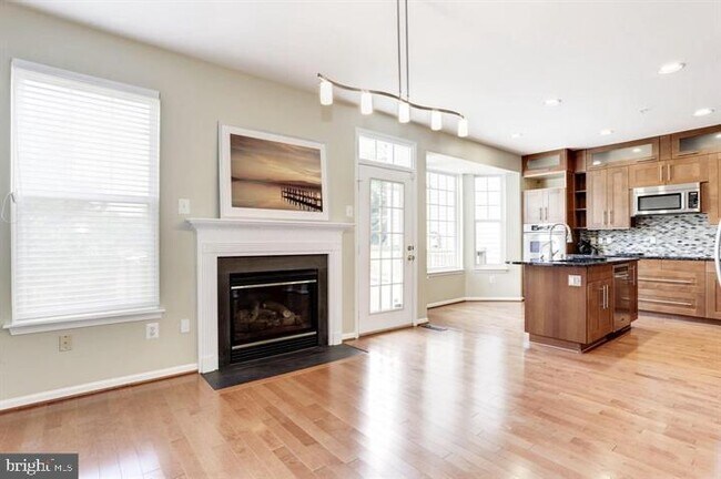 Building Photo - 4 Austringer Ct