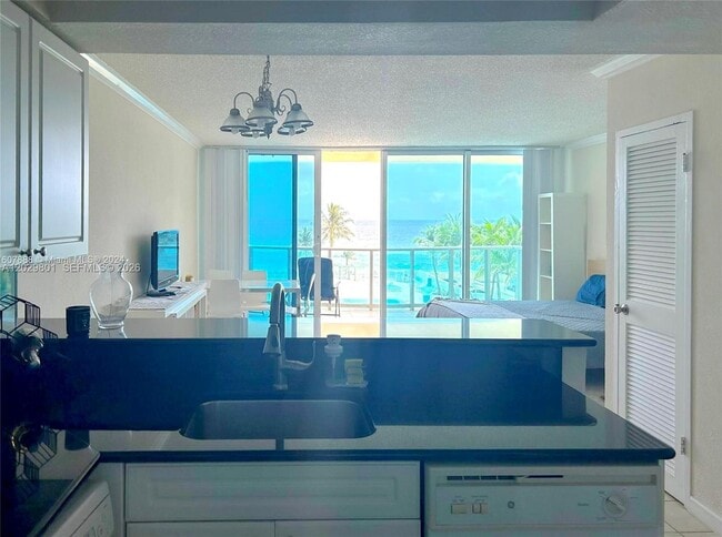 Building Photo - 2501 S Ocean Dr