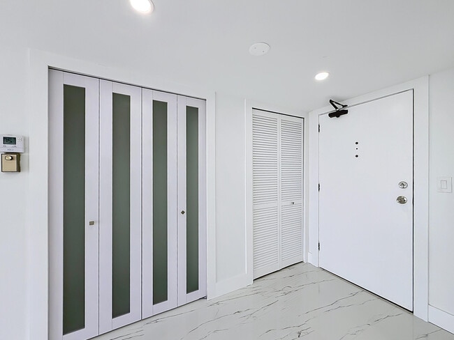 Building Photo - 2480 Presidential Way