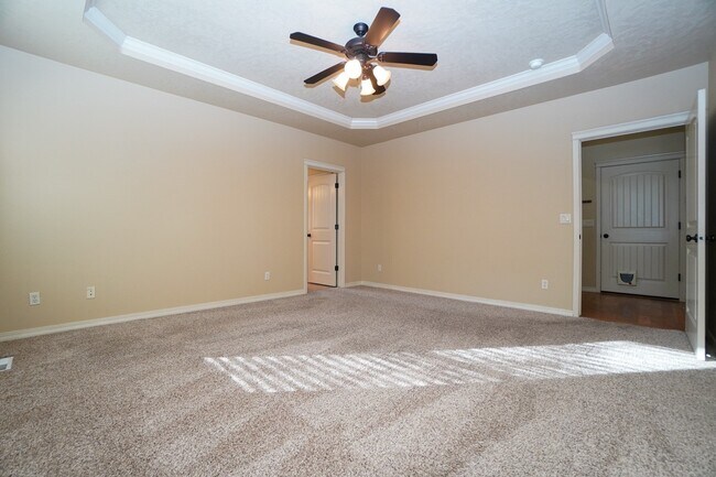 Building Photo - 2319 E Challis St