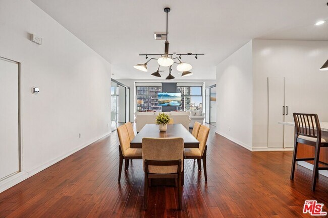 Building Photo - 801 S Grand Ave