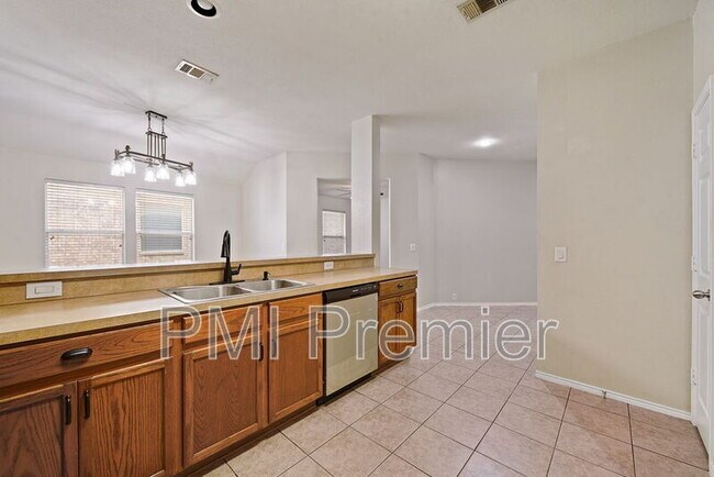 Building Photo - 8420 Silverbell Ln