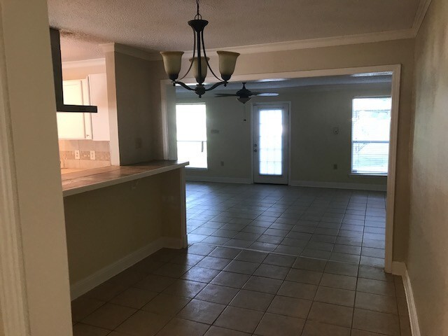 Building Photo - 3BR/2Bath Home located in Central