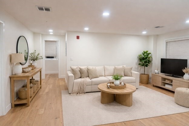 Building Photo - 17 School St