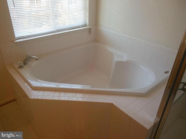 Building Photo - 2507 Blue Water Blvd