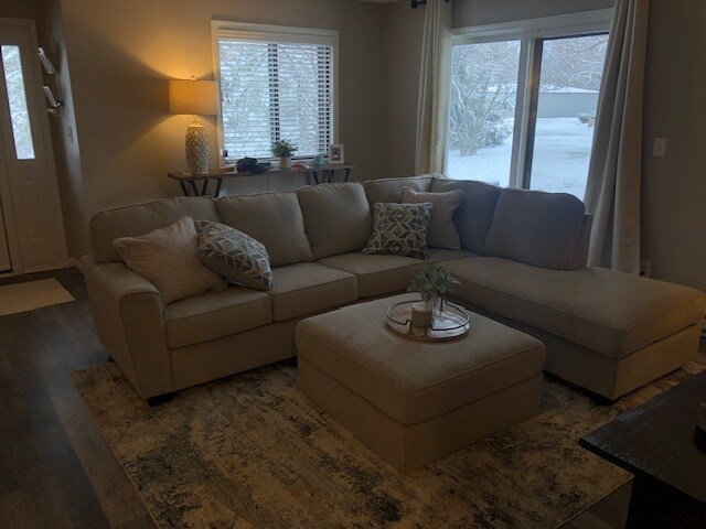 Great Room - 642 Dundee Ln
