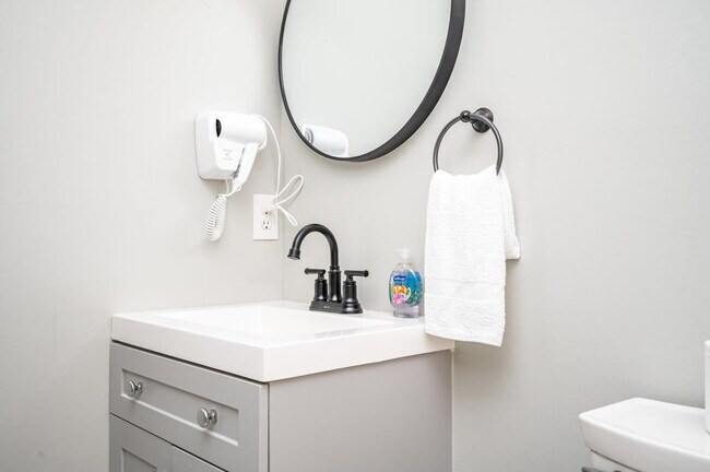 Building Photo - 1283 Sweet Pine Dr