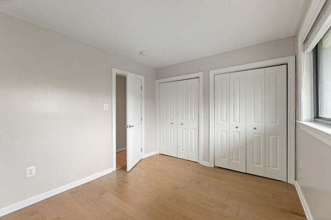 Building Photo - Newly Renovated Two Bedroom Condo! Parking!