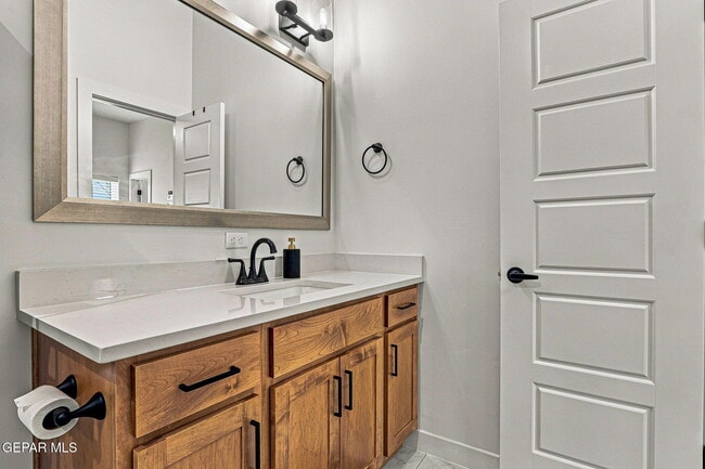 Building Photo - 7420 Norte Vly Ln
