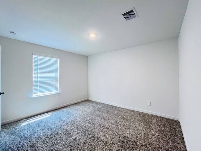 Building Photo - 30634 Windermere