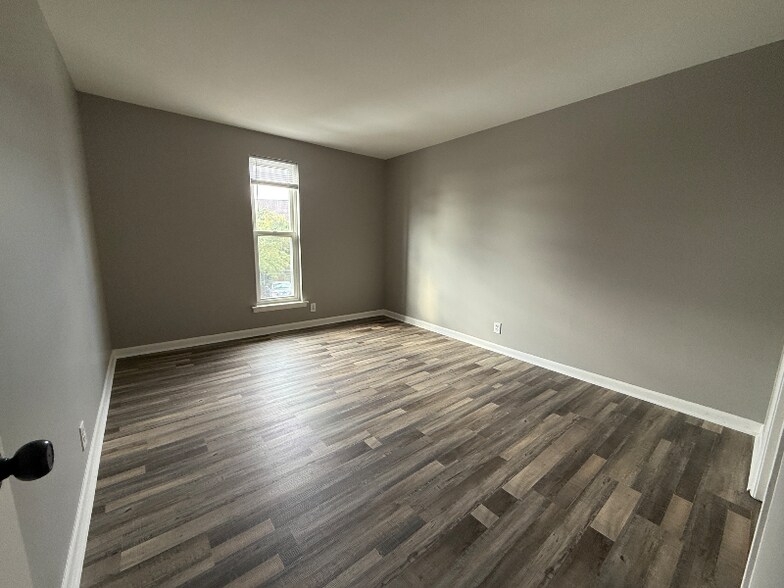 Building Photo - 555 N Dupont Ave