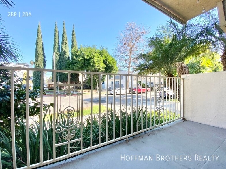 Building Photo - 8206 Romaine St