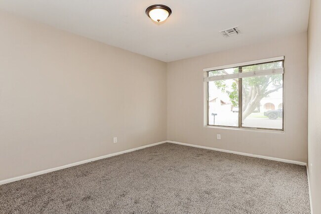 Building Photo - 717 E Calle Chulo Rd