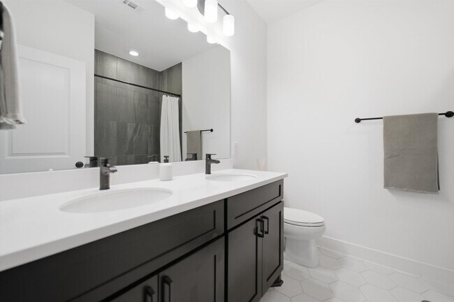 Building Photo - 8115 Fenway Hts Dr