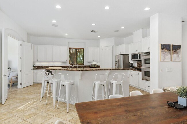 Building Photo - 51200 Calle Paloma