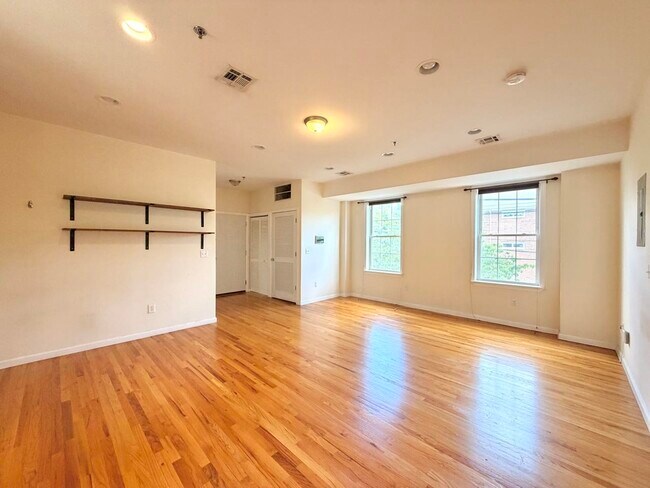 Building Photo - 687 Avenue A