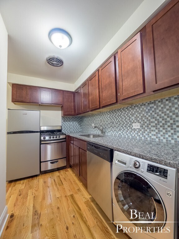 Building Photo - Clark & Arlington One Bedroom