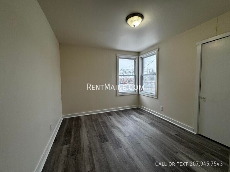 Building Photo - 276 Main St