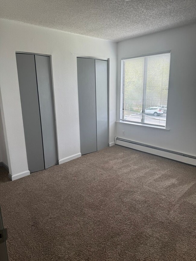 Building Photo - Spacious condo unit in East Anchorage