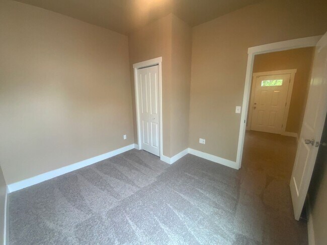 Building Photo - Newly Remodeled Tacoma Gem - Modern Comfor...