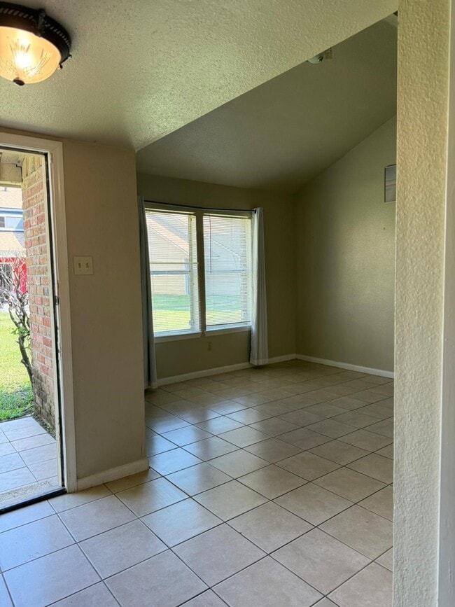Building Photo - 12282 Wild Pine Dr