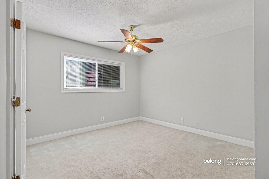 Building Photo - 1822 N Rock Springs Rd NE