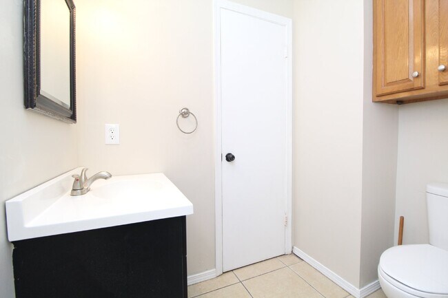 Building Photo - 3-Bedroom Home on Quiet Cul-De-Sac in Northeast Pensacola with Fully Fenced Yard –